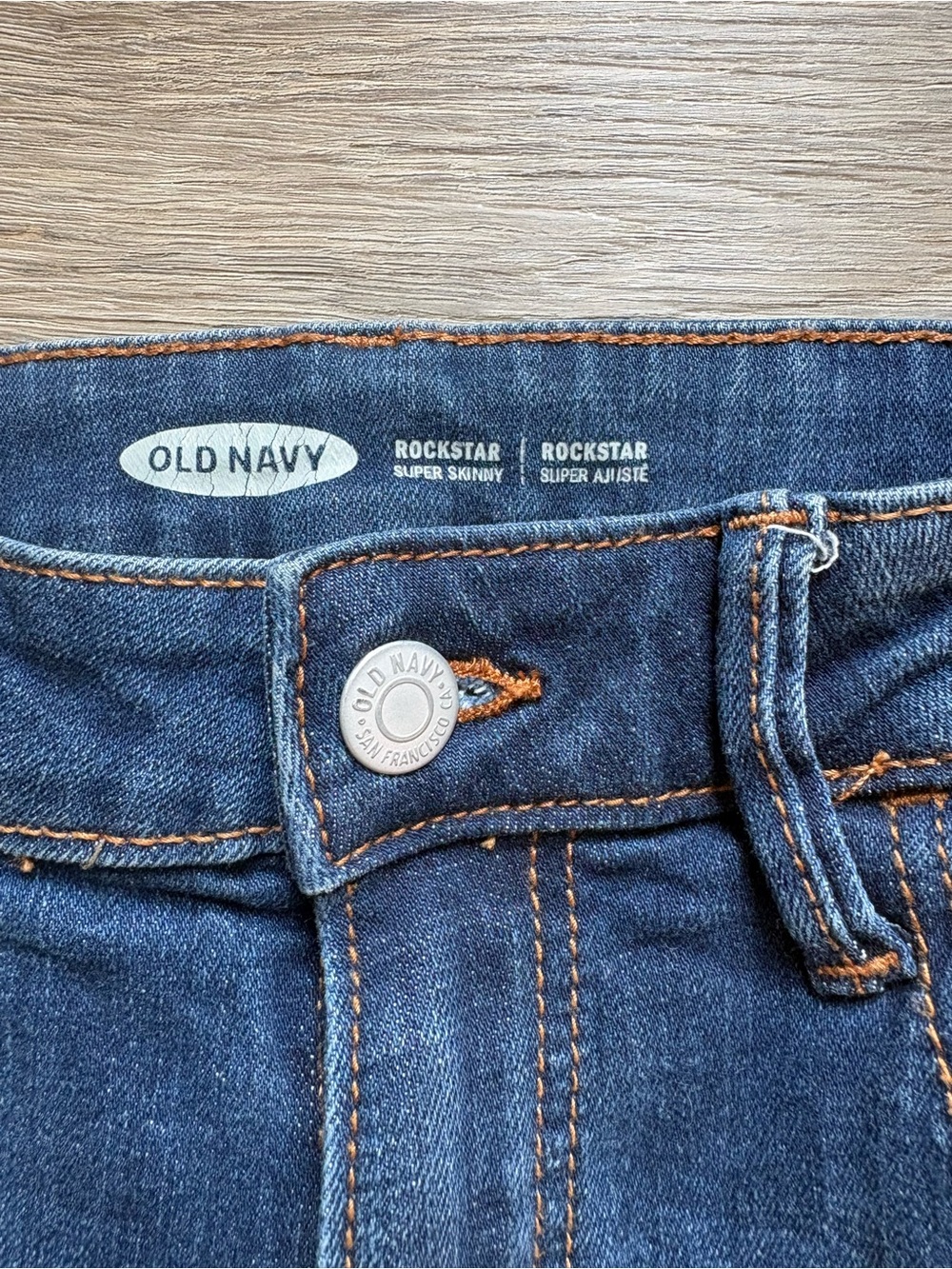 Old Navy Rockstar Super Skinny Jeans - Picture 2 of 4